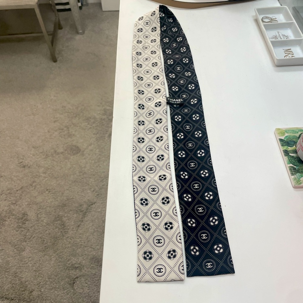 Chanel Twilly - black and white